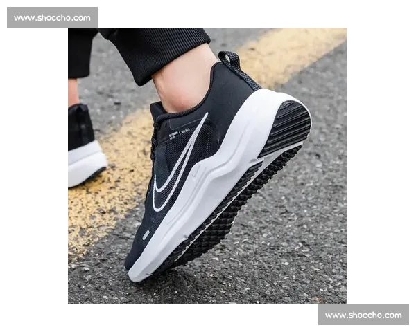 从缓震到耐磨全面解析十款热门跑步运动鞋真实体验评测与选购建议